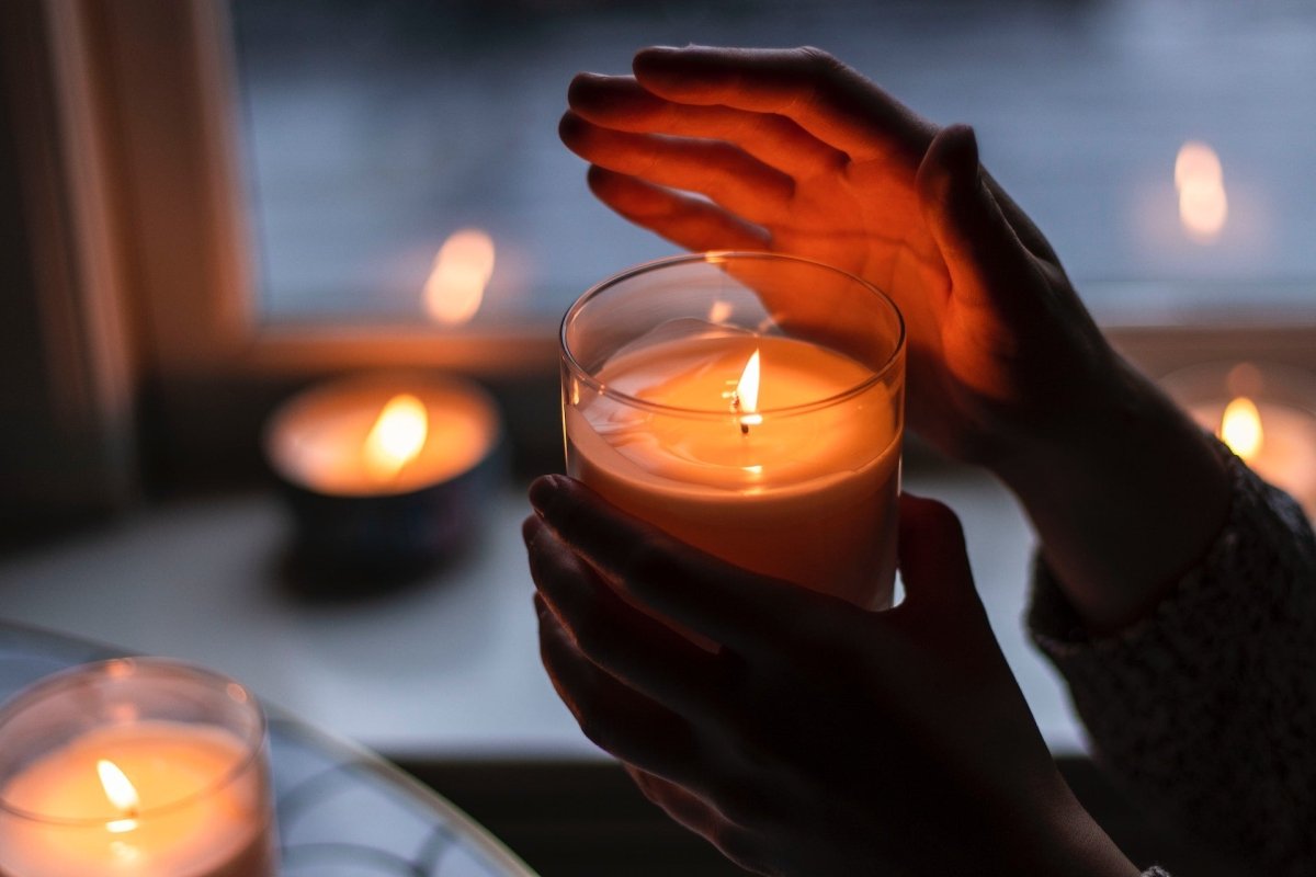 Benefits Of Scented Candles - Pour & Penchant